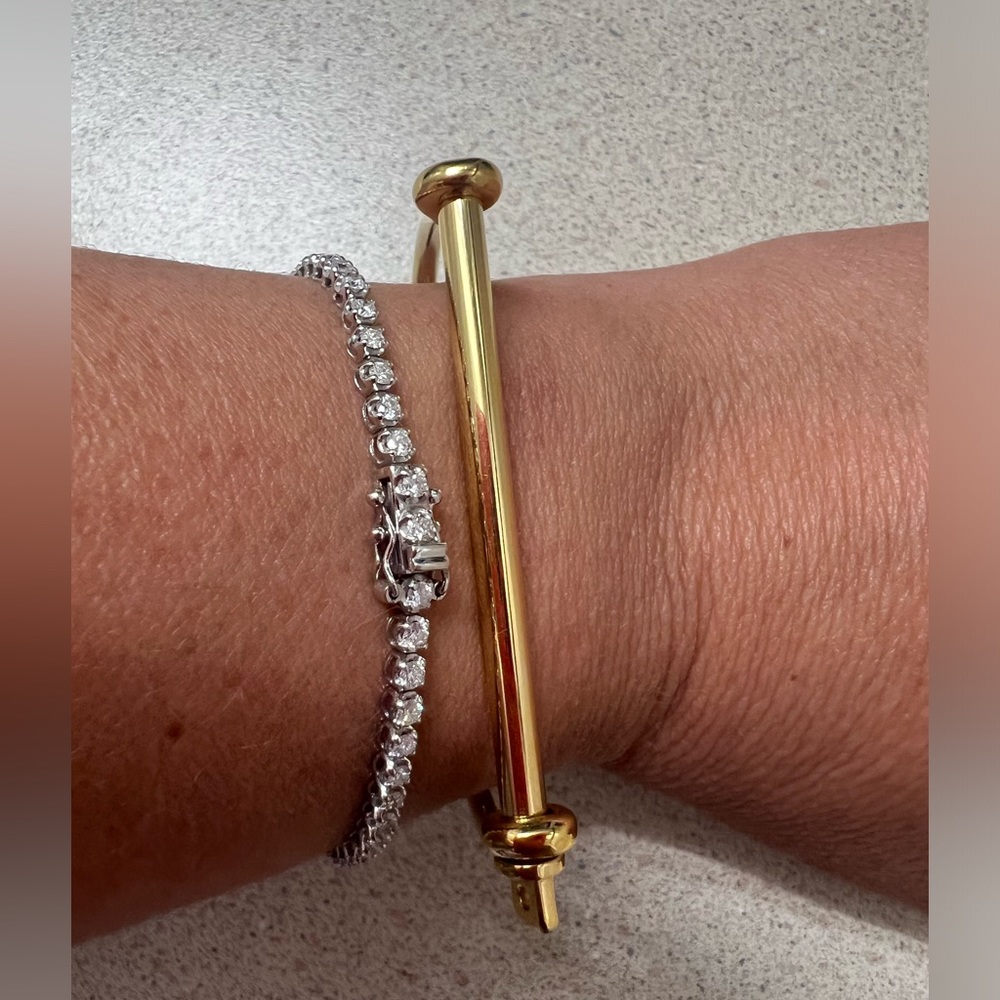 Gold screw cuff - great condition